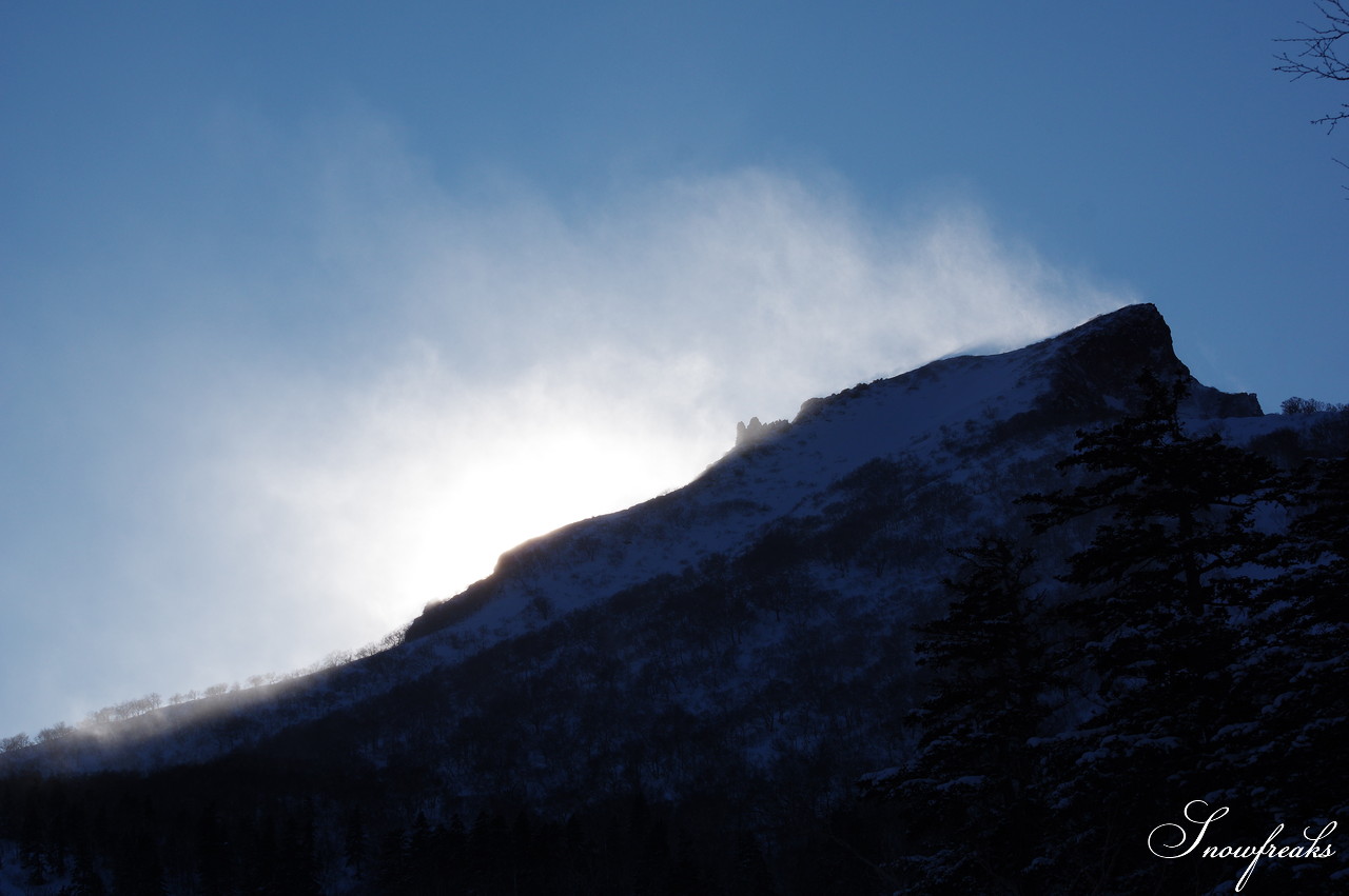 層雲峡黒岳ロープウェイスキー場 ふわふわのパウダースノーが舞い降りる『神々の遊ぶ庭』にシュプールを♪